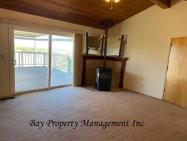 Building Photo - Beautiful 3 bedroom in the foothills outsi...