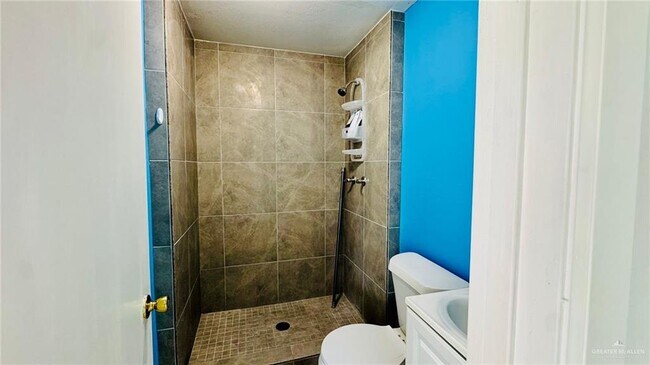 Building Photo - 17 Pablo St