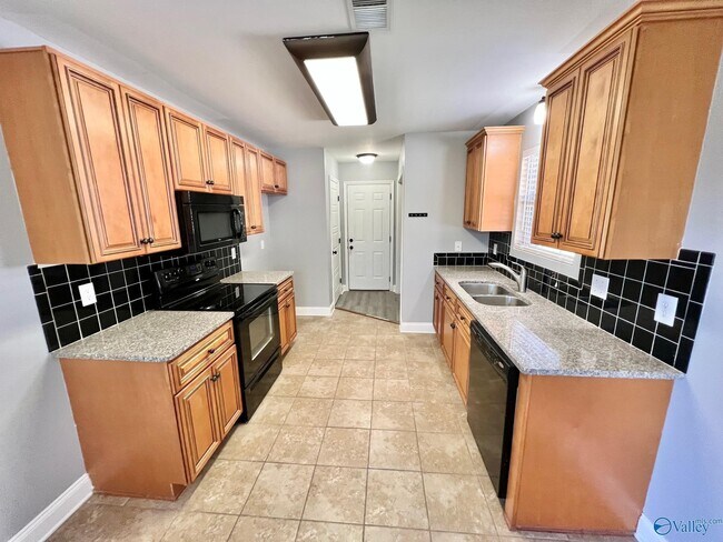 Building Photo - 105 Summerset Ln