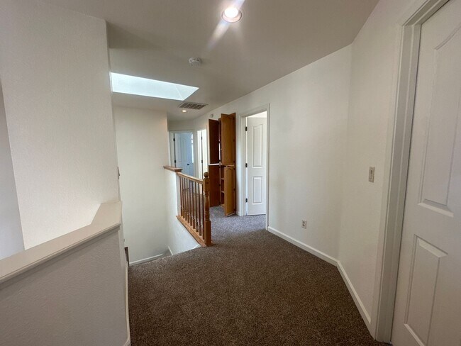 Building Photo - 325 Melbourne Dr