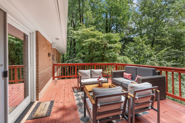 Building Photo - 1618 Cooper Lake Rd SE