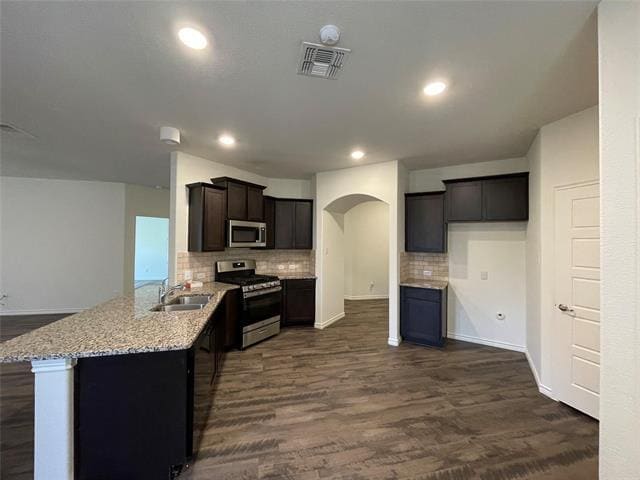 Building Photo - 761 Jamestown Ln