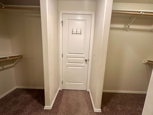 Building Photo - $300 discount for first month rent