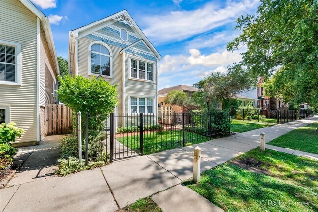Building Photo - 2515 N Talman Ave