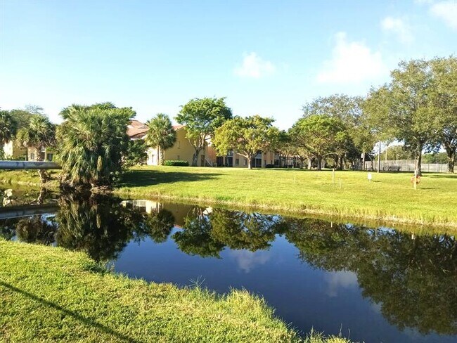 Building Photo - 1055 Coral Club Dr