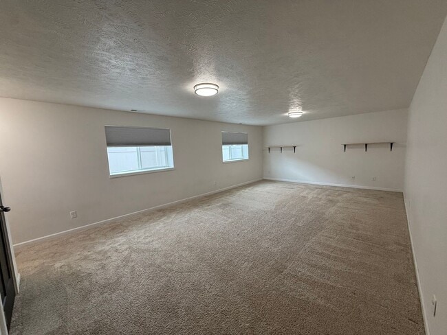 Building Photo - New Listing! Beautiful 4 Bed / 3 Bath Home...