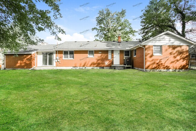 Building Photo - 309 Summit St