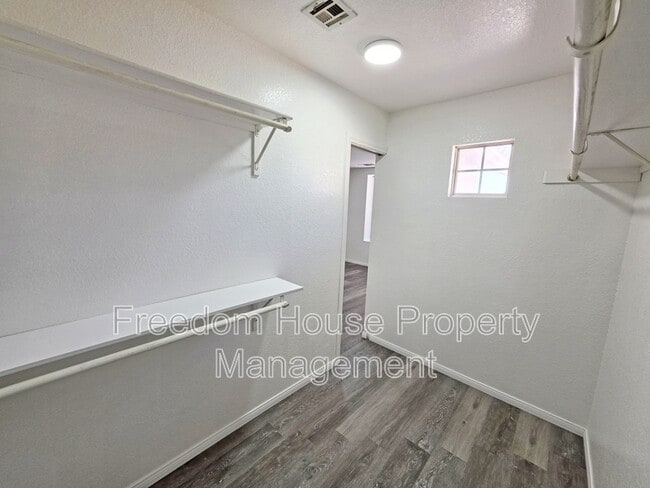 Building Photo - 670 Bourbon St