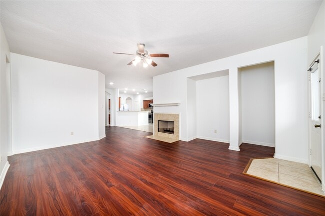 Building Photo - 16727 Great Oaks Glen Dr