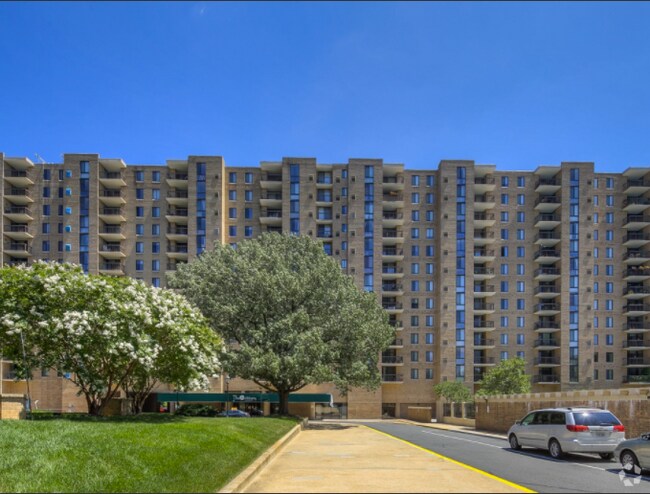 Building Photo - 4500 S Four Mile Run Dr