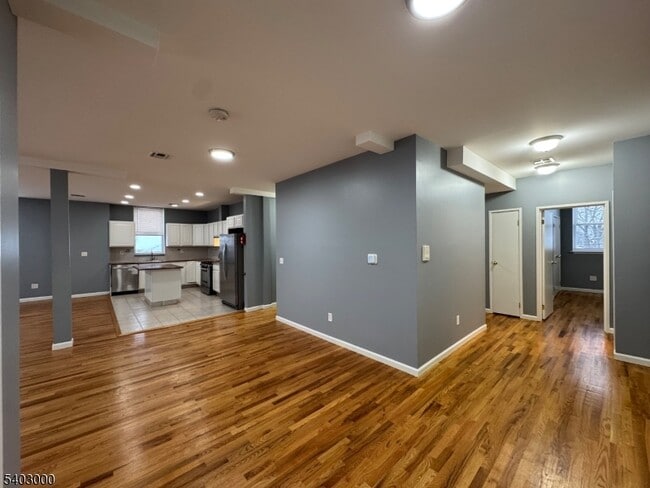 Building Photo - 610 Devon St