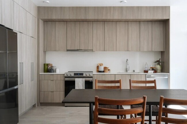 Building Photo - 3098 W Kyne St