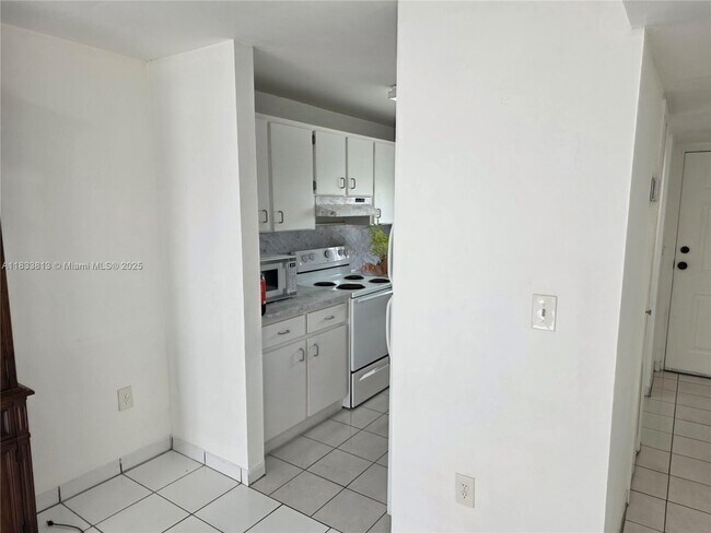Building Photo - 6060 W 21st Ct