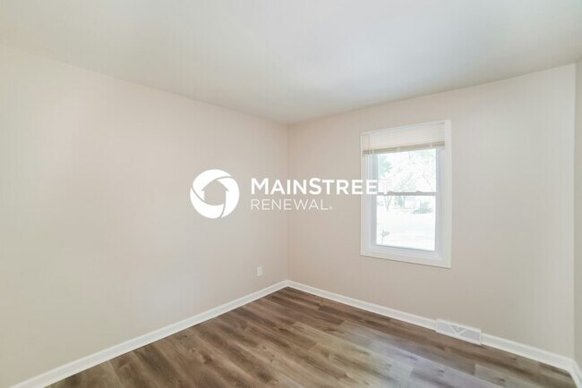 Building Photo - 3 Bedroom Pet-Friendly Home in BLUE SPRINGS, MO with Main Street Renewal