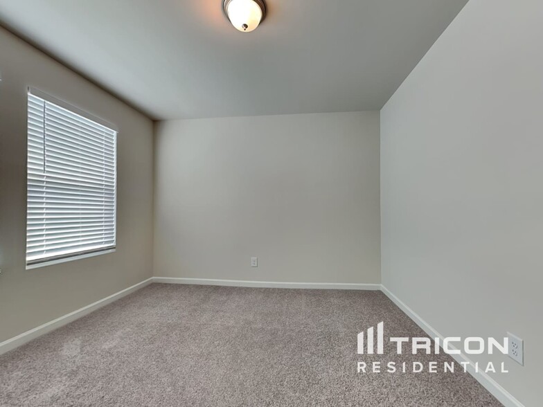 Building Photo - 357 Indian River Dr