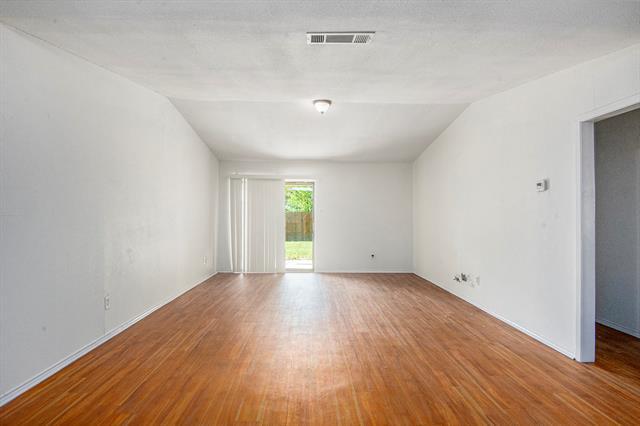 Building Photo - 6819 W Cleburne Rd
