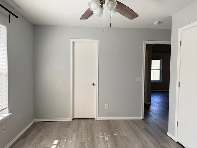 Building Photo - 4 Bedroom - 2 bath duplex located near campus and State Highway 9