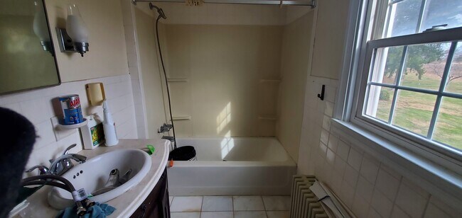 Building Photo - 159 Limerick Center Rd