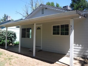 Building Photo - Charming Home In Central Location