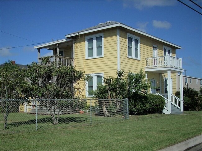 Building Photo - 4101 Avenue S 1/2