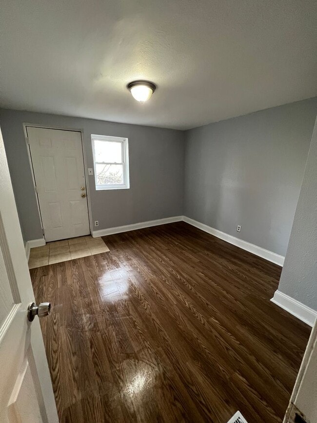 Building Photo - 4BR House Available for Rent!