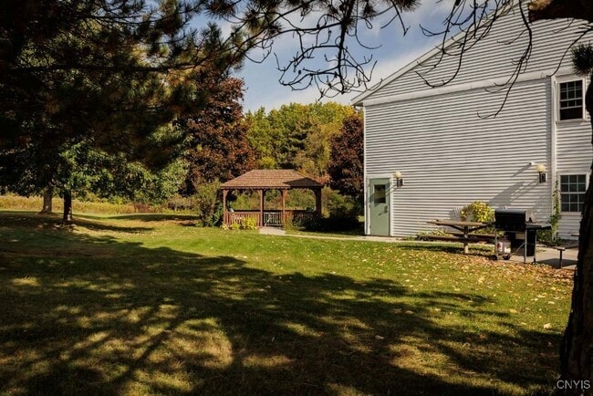 Building Photo - 224 Leray St