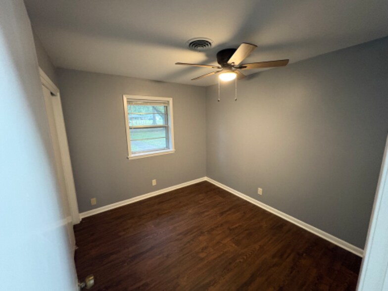 Building Photo - 122 Thomas Dr