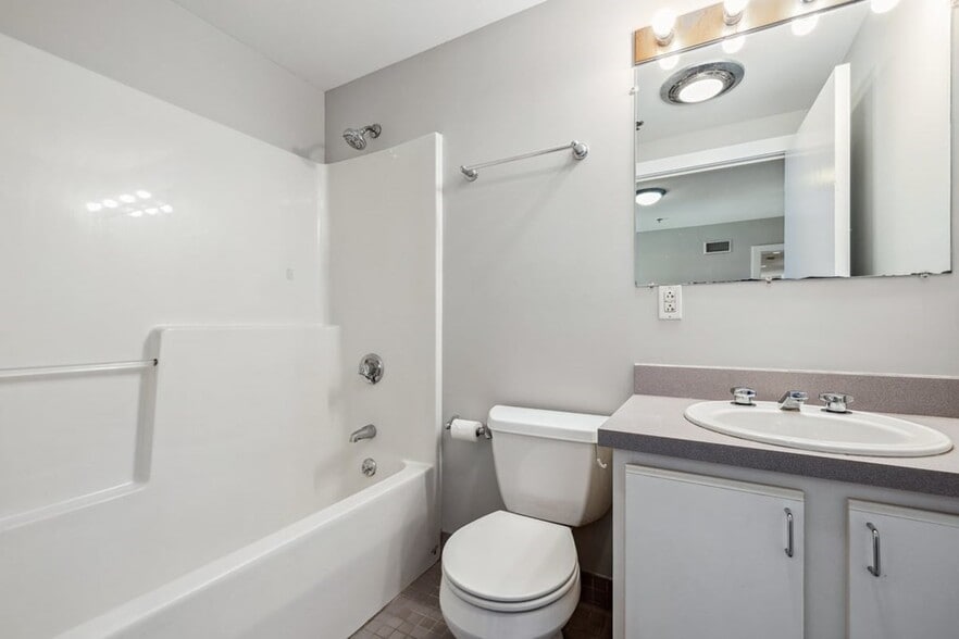 Building Photo - 532 Commonwealth Ave