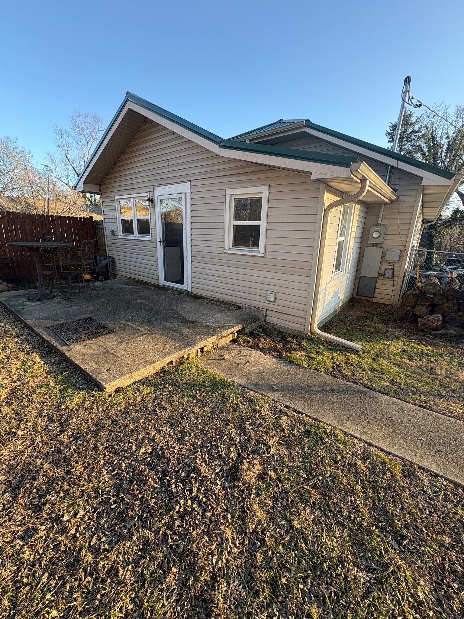 Backyard patio - 1509 Layman St