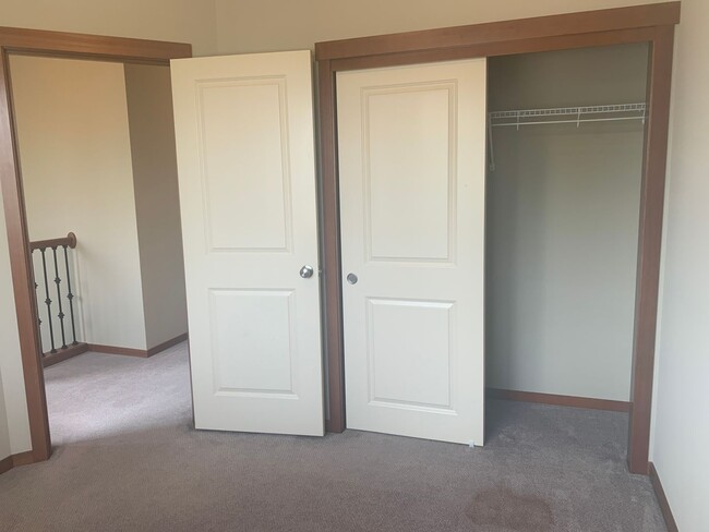 Building Photo - 4 Bedroom 2.5 Bath Peabody Townhome in the...