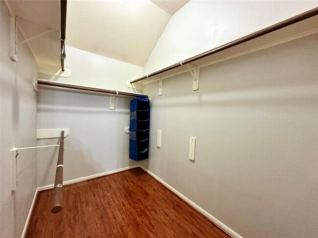 Building Photo - 10414 Gerlach St