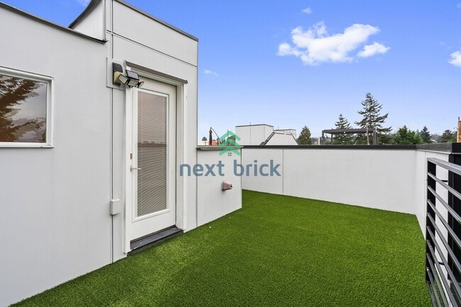 Building Photo - 2 Bed 2 Bath Single-family House Available for Rent!