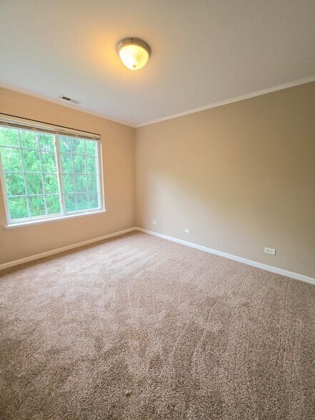 Building Photo - 369 Evergreen Cir