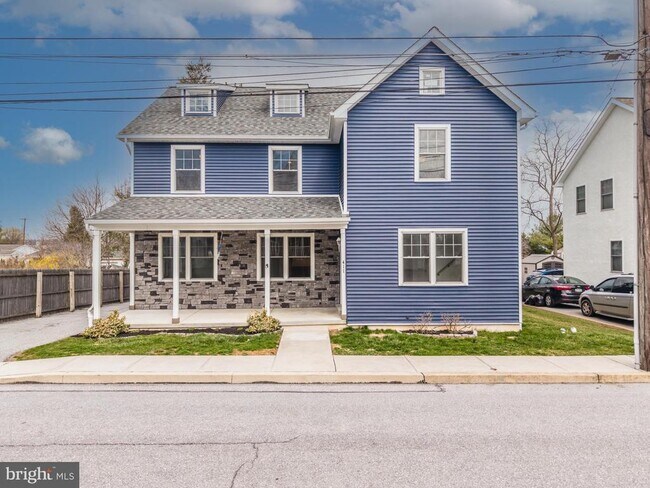 Building Photo - 411 James St