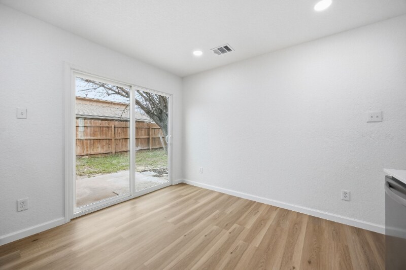 Building Photo - 218 W William Cannon Dr