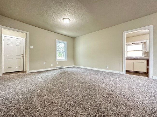 Building Photo - 2 Bedroom with 3 Stall Attached Garage