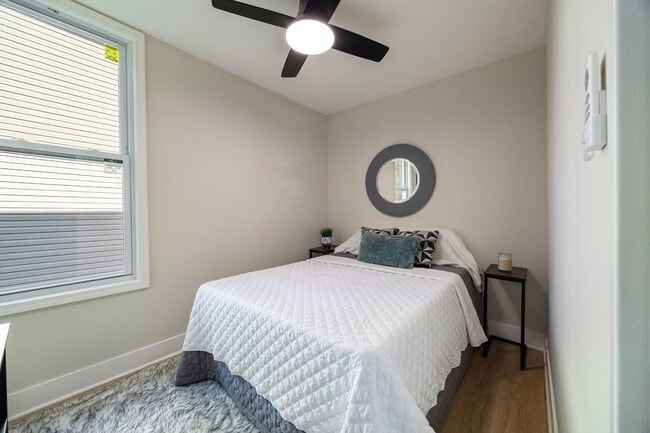 Building Photo - 4143 N Drake Ave