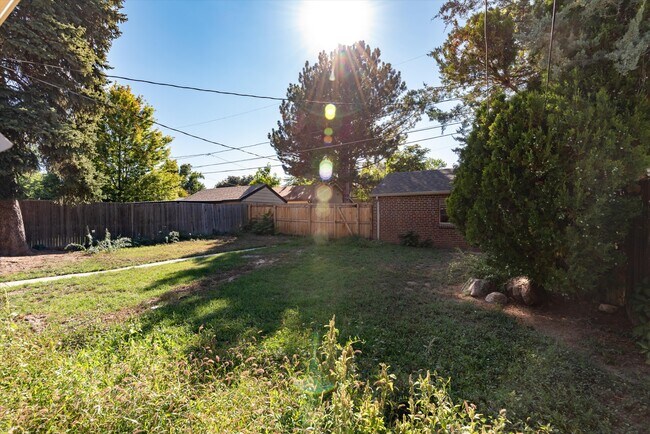 Building Photo - 3011 Dexter St