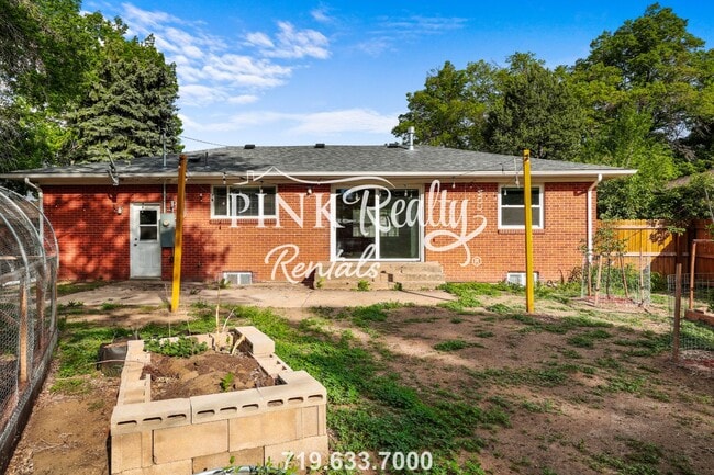 Building Photo - 2112 Templeton Gap Rd
