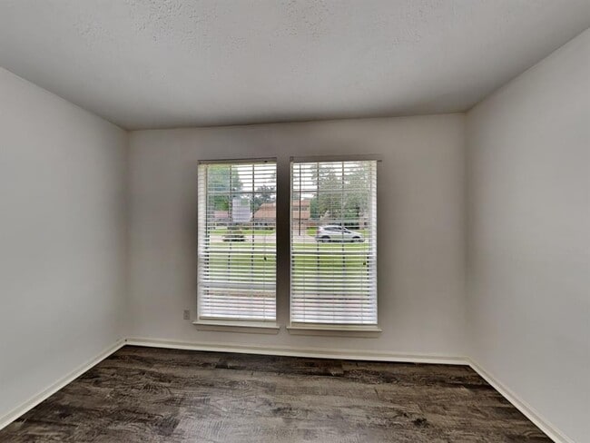 Building Photo - 14 S White Pebble Ct