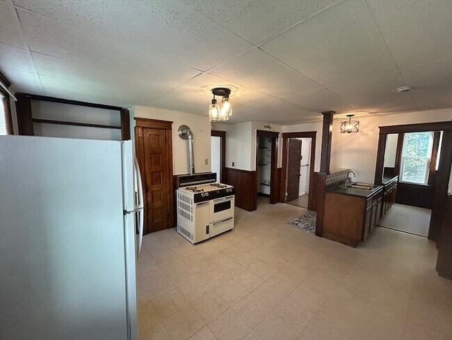 Building Photo - 31 Chrome St