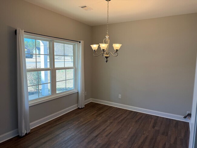 Building Photo - Charming 4 Bedroom Home in East Point of Opelika