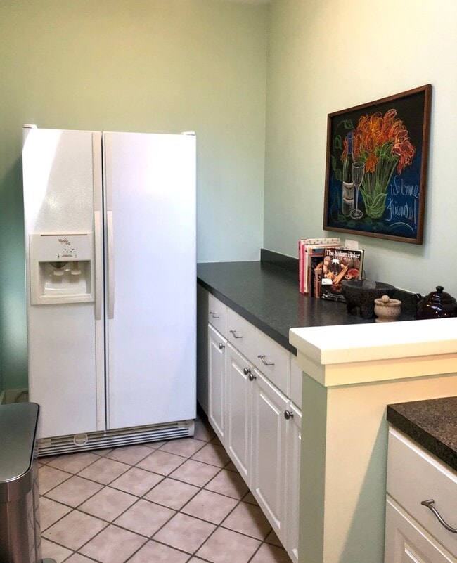 Building Photo - Charming oversized one bedroom cottage nestled quietly among a beautiful Bainbridge oasis