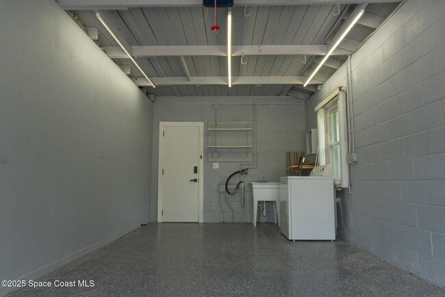 Building Photo - 1712 Pineapple Ave