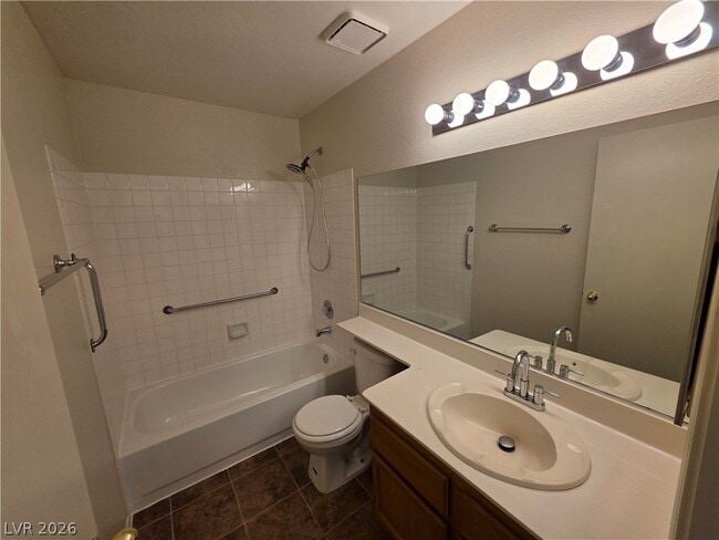 Building Photo - 2200 Highpointe Dr