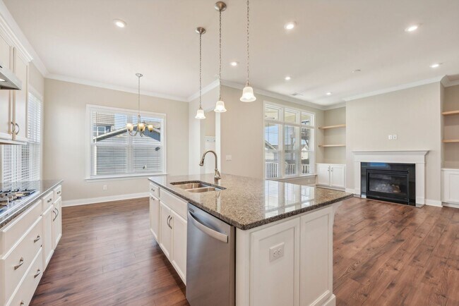 Building Photo - Nice 4 bedroom home with fenced yard