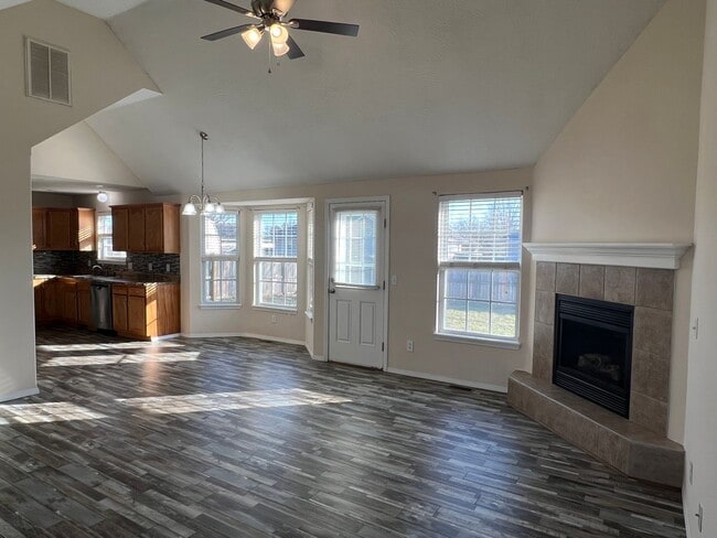 Building Photo - Republic Schools - Gorgeous 4 Bed 2 Bath 2 Car Garage For Rent