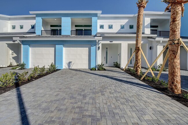 Building Photo - Frederick Isles Townhomes - Delray Beach
