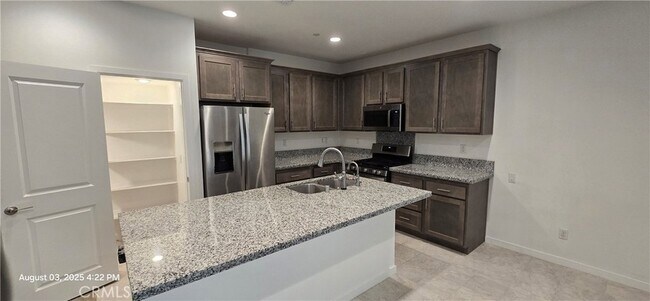 Building Photo - 26149 Park Ave