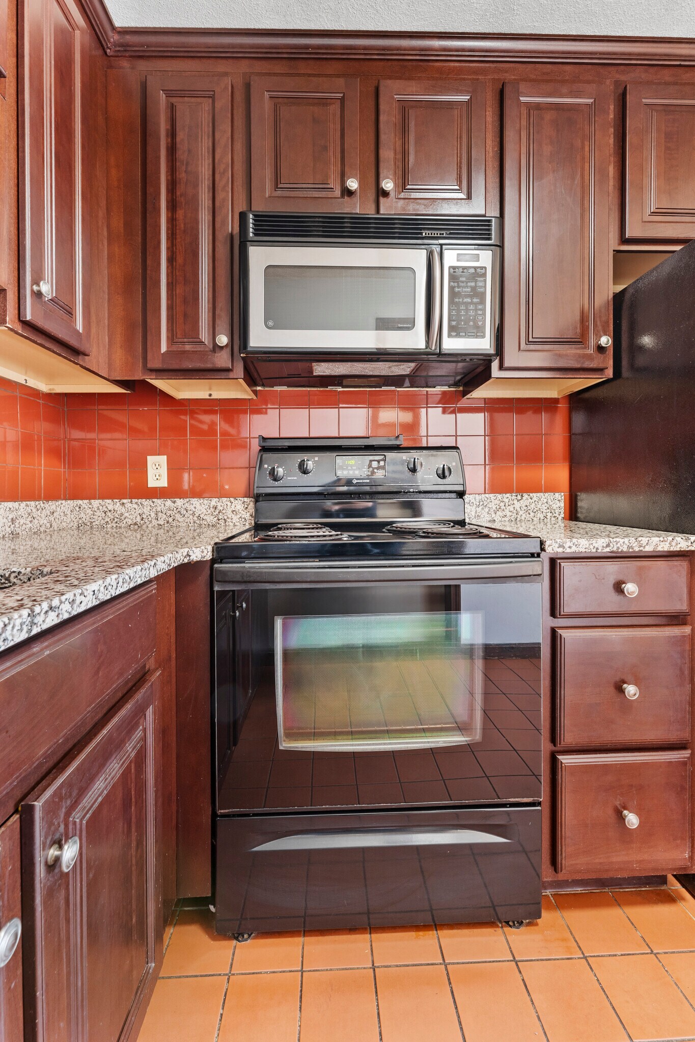 kitchen - 660 Tremont St